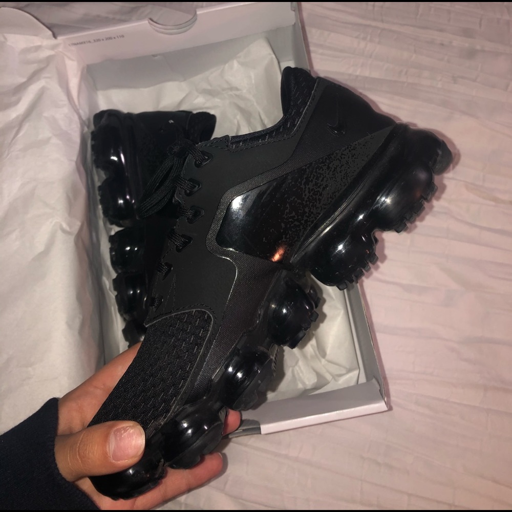 Nile Vapormax men 6 women 7.5-8